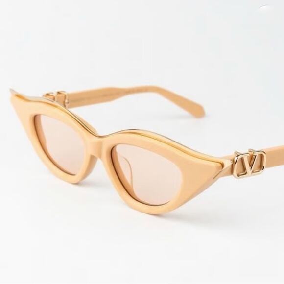 New! Valentino VLS 114C Stylish Beige Sunglasses, Authentic main image 4